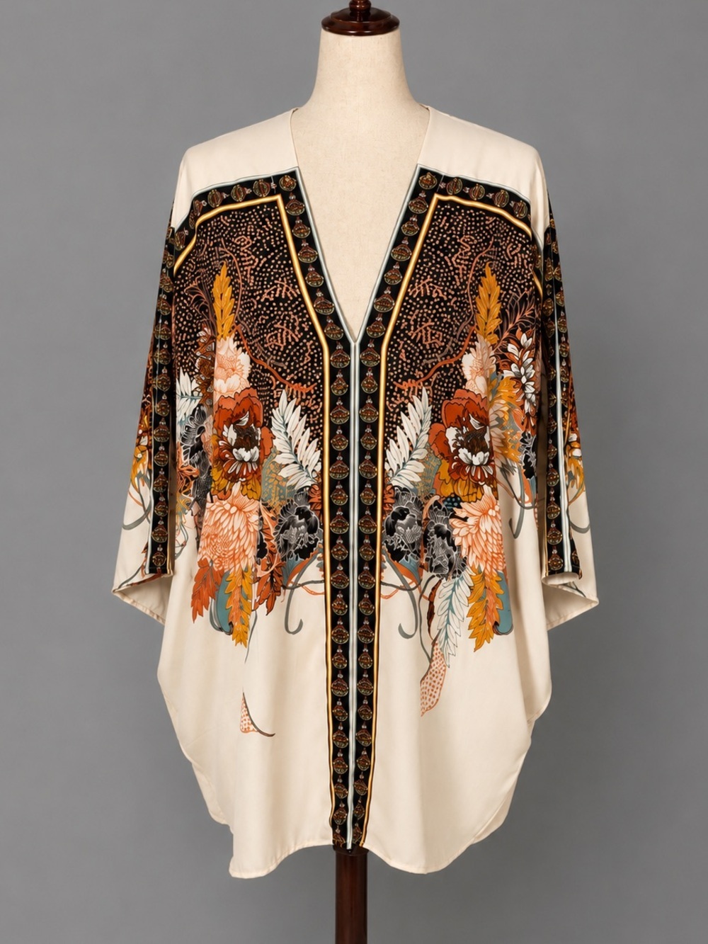 Square loose fit print top.  V-neck retro 70s print.  Says 1X, fits L-1X